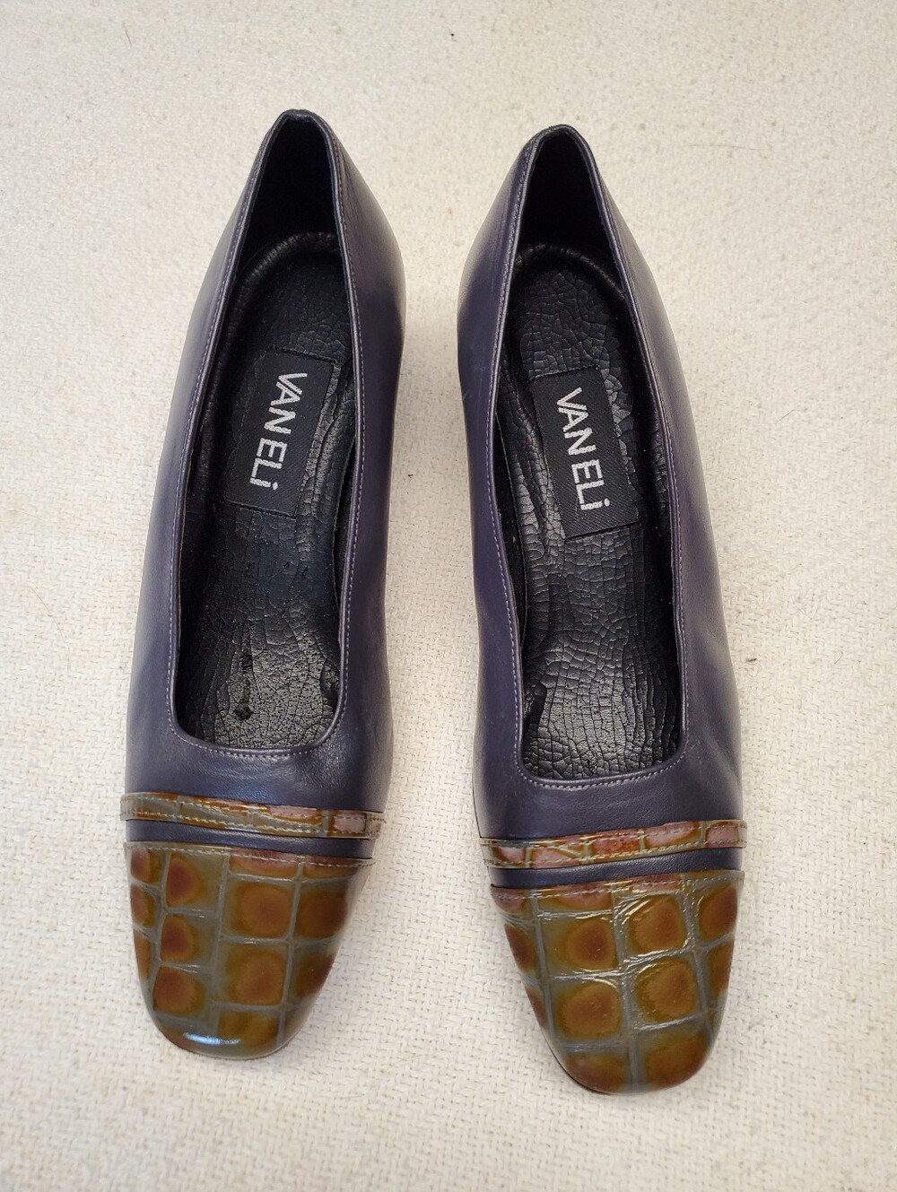 Vaneli Navy Leather Pumps 6M Croc Embossed Cap Toe Block Heel Career Shoe